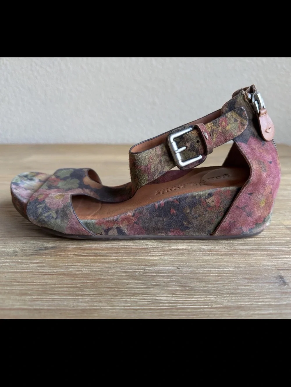 Gentle Souls by Kenneth Cole Gisele Floral Print Wedge Comfort Sandals